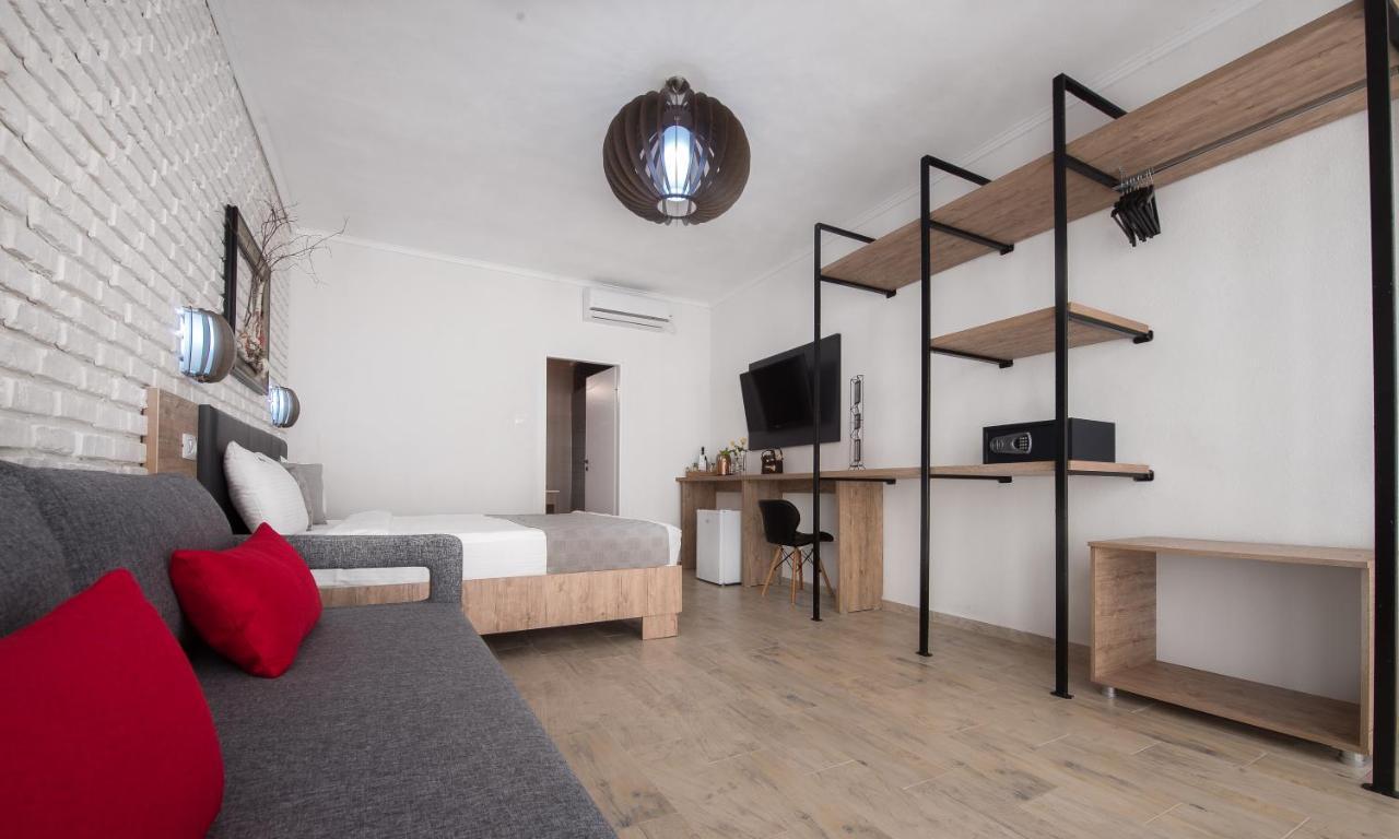 Hotel Boutique 23 Douăzeci şi Trei August Esterno foto