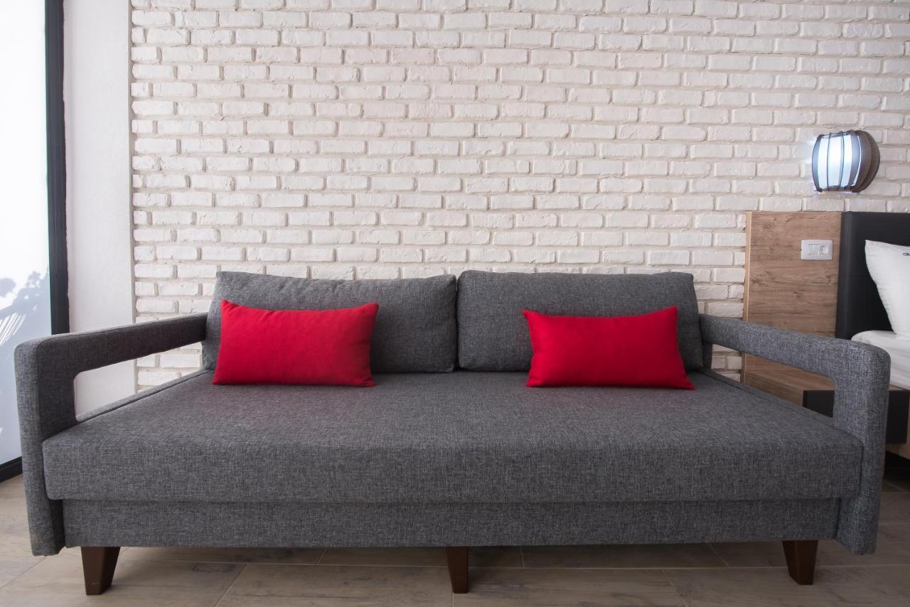 Hotel Boutique 23 Douăzeci şi Trei August Esterno foto