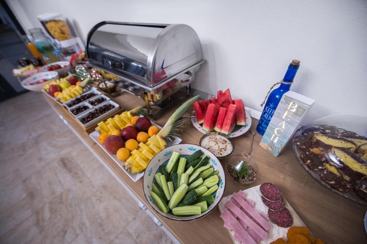 Hotel Boutique 23 Douăzeci şi Trei August Esterno foto