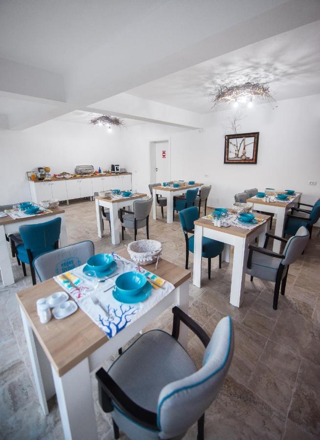 Hotel Boutique 23 Douăzeci şi Trei August Esterno foto