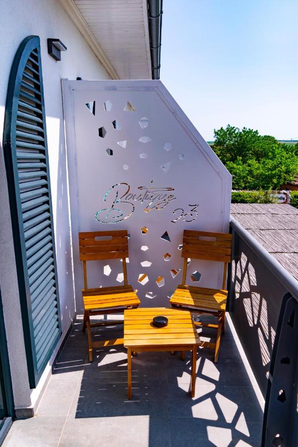 Hotel Boutique 23 Douăzeci şi Trei August Esterno foto