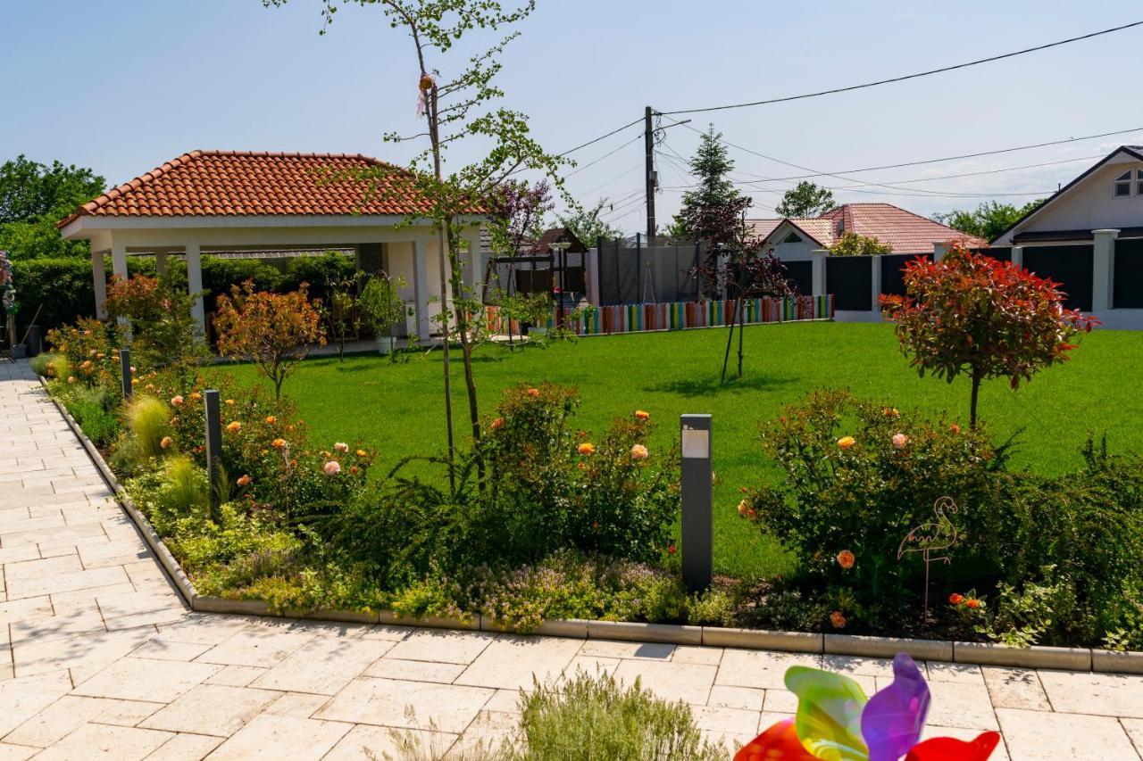 Hotel Boutique 23 Douăzeci şi Trei August Esterno foto