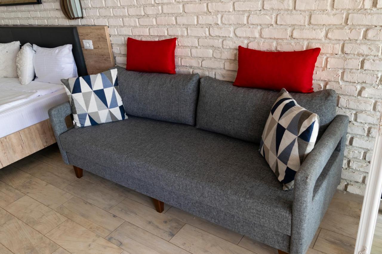 Hotel Boutique 23 Douăzeci şi Trei August Esterno foto