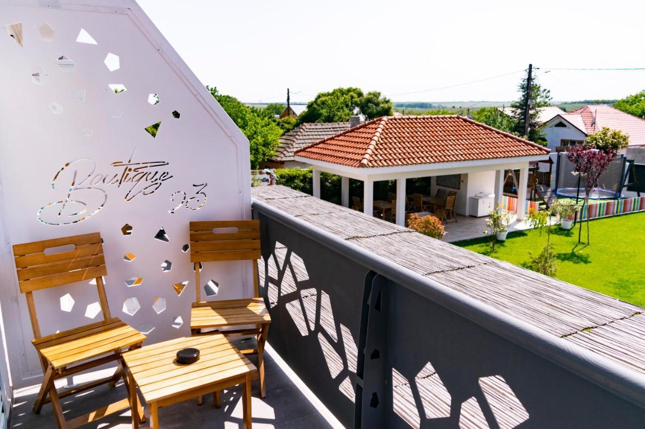 Hotel Boutique 23 Douăzeci şi Trei August Esterno foto