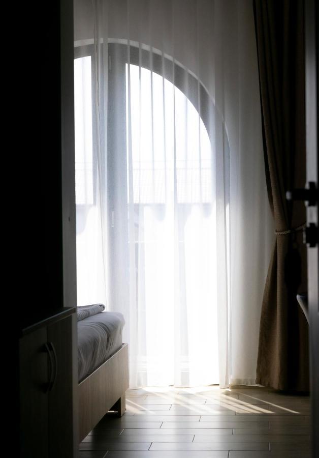 Hotel Boutique 23 Douăzeci şi Trei August Esterno foto