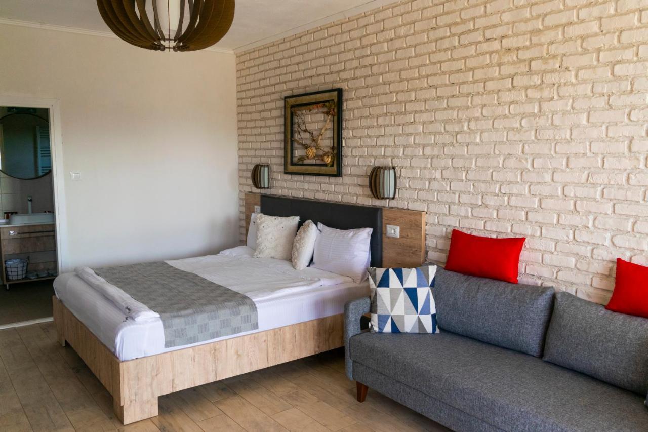 Hotel Boutique 23 Douăzeci şi Trei August Esterno foto