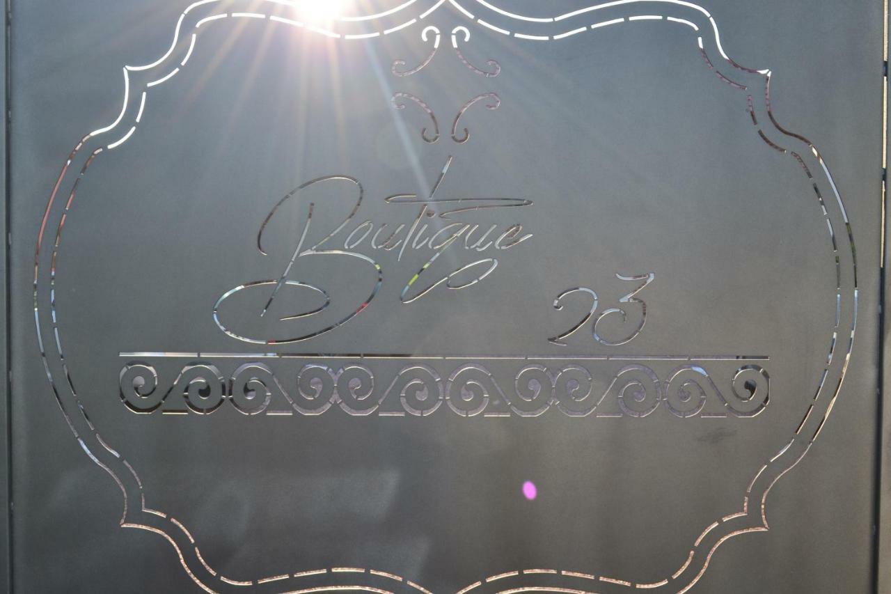 Hotel Boutique 23 Douăzeci şi Trei August Esterno foto